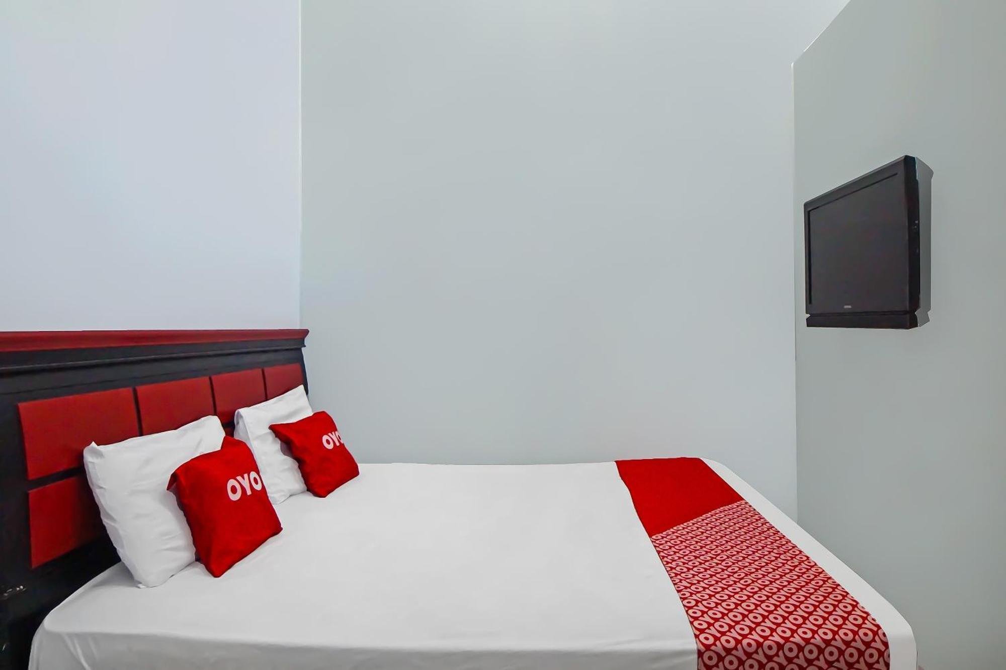 Oyo 92384 Homestay Vip Medan Exterior photo
