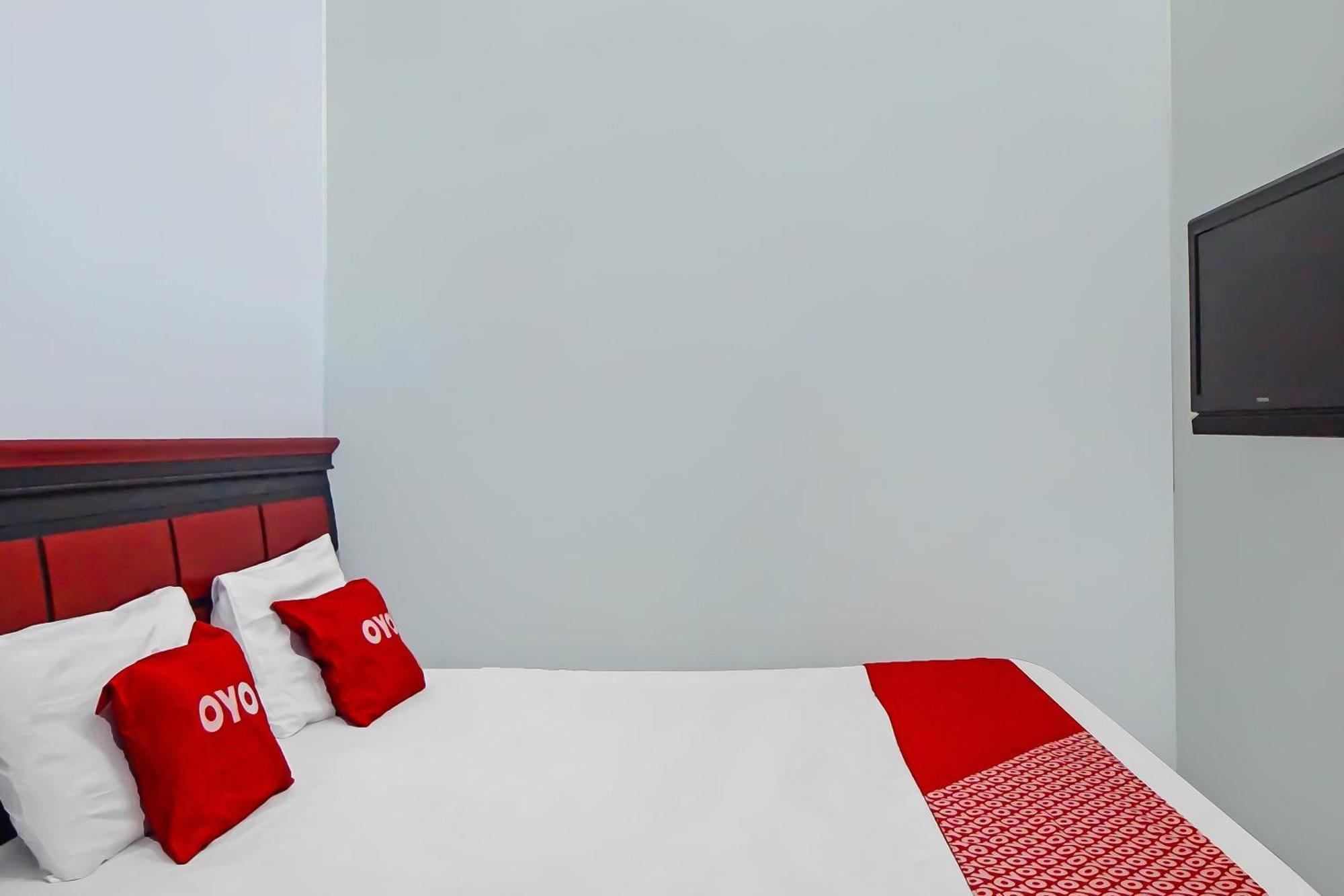 Oyo 92384 Homestay Vip Medan Exterior photo